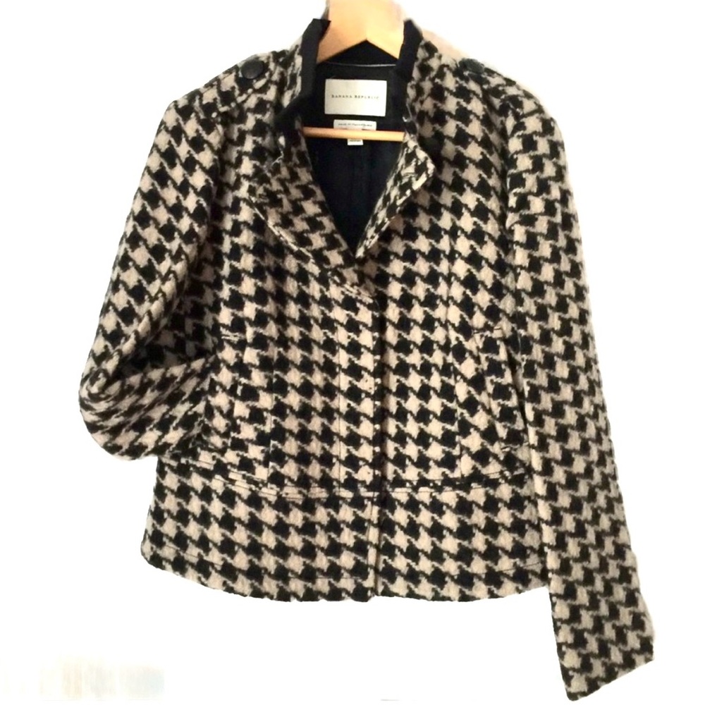 Banana Republic Black and White Houndstooth Blazer